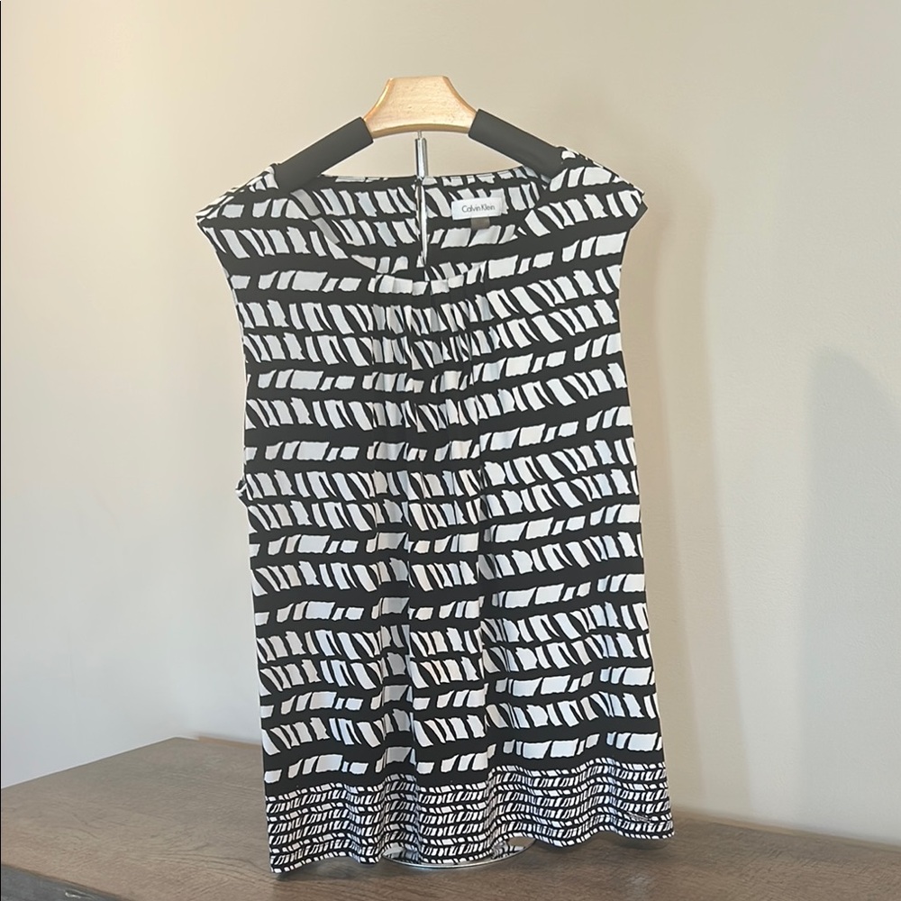 Calvin Klein Black and White Sleeveless Sheath Shirt